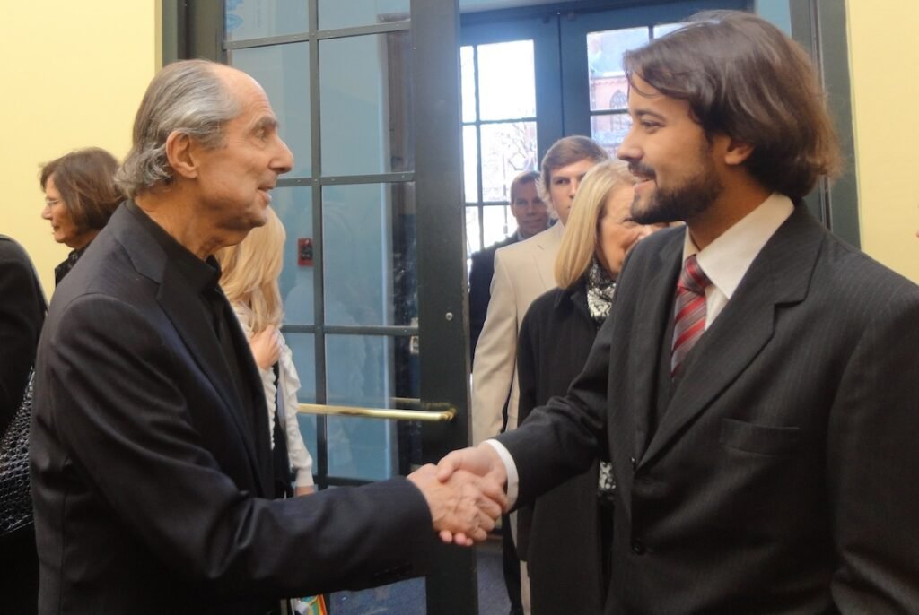 Roth junto al escritor Felipe Franco Munhoz en un homenaje en Newark por su cumpleaños número 80