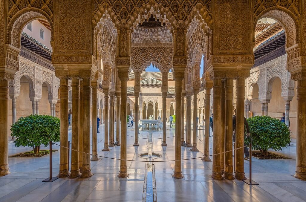 Patio de los Leones de la Alhambra en Granada