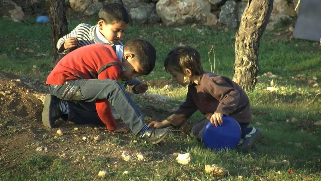Niños judíos y palestinos juntos en las actividades de Roots